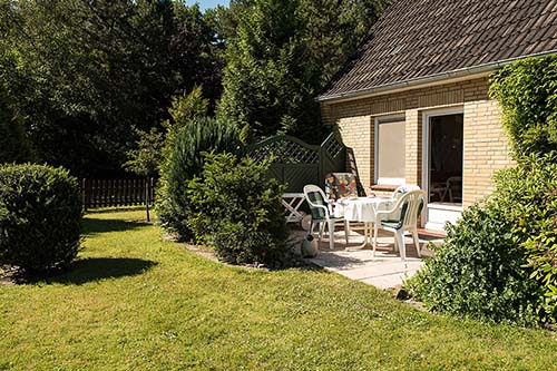 Haus Strandloper,Jahnweg 5, St. Peter-Ording Ferienwohnung unten Terrasse